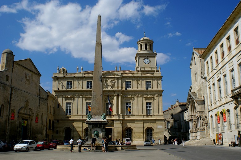 Fontaine et Hôtel de Ville