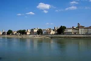La ville au bord du Rhône