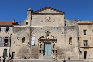 Eglise Sainte-Anne sur la place de la République