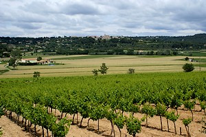 Le village à l'horizon