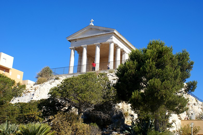 Monument dominant Port du Frioul