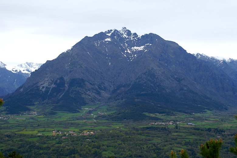 Les Baraques (Hautes-Alpes) - Zoom sur une montagnes