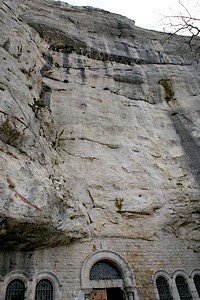 Rocher dominant la grotte