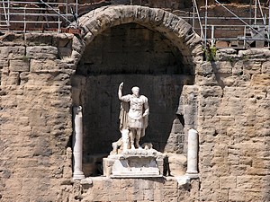 Zoom sur la statue d’Auguste