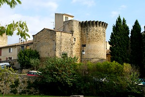 Fortification face à l'église