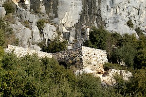 Au pied de la chapelle Saint-Ser