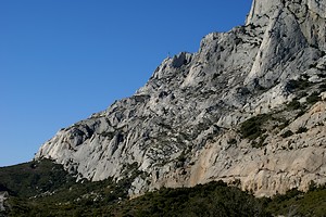 Arrivée au pied de la Croix de Provence