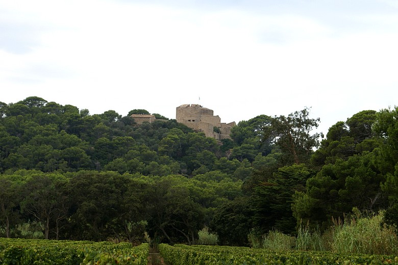Fort Sainte Agathe vu derrière le village