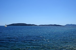 Presqu'île de Saint-Mandrier à l'horizon