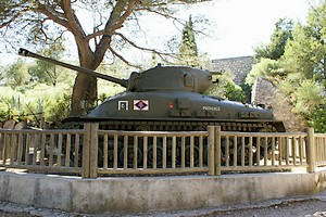 Déco à l'entrée du Musée-mémorial