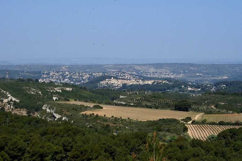 Village de Velaux à l'horizon