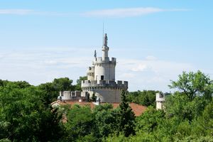 Tour à l'entrée de l'abbaye