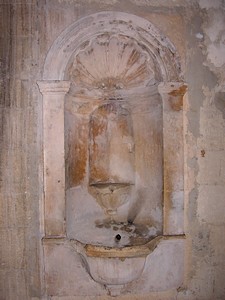 Fontaine au coeur de l'église