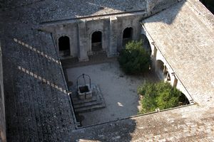 Zoom sur le cloître