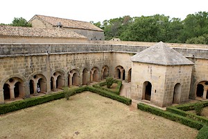 Dans les hauteurs du cloître