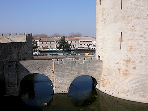 Pont d’accès à la Tour de Constance