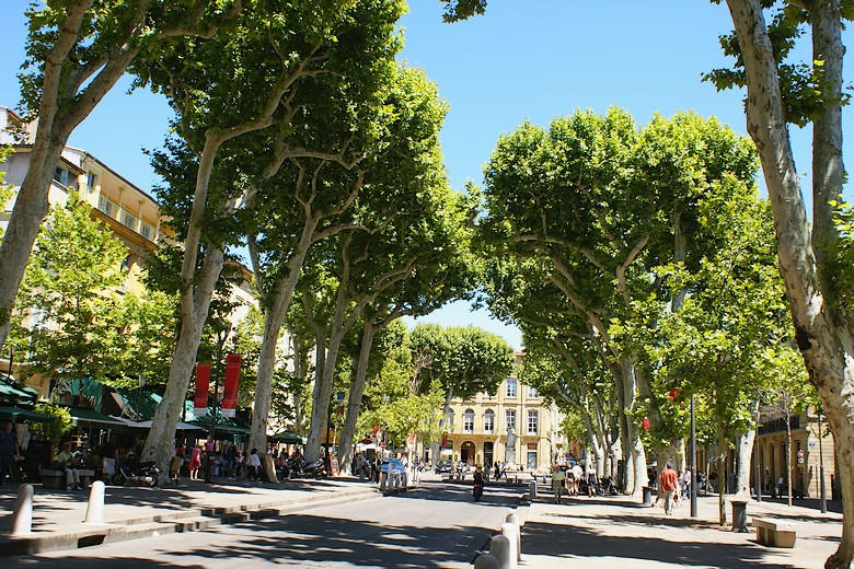 Aix-en-Provence (Bouches-du-Rhône) - Au coeur du Cours Mirabeau
