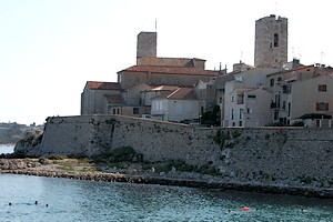Zoom sur la Vieille Ville depuis la place de la Gravette