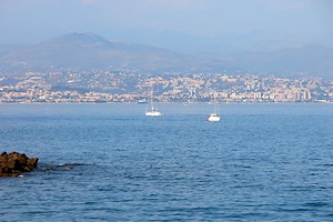 Ville de Cagnes-sur-Mer à l’horizon