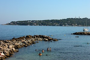 Cap d’Antibes (pointe Bacon) à l’horizon