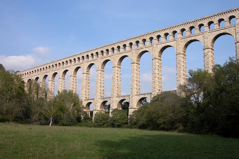 Aqueduc de Roquefavour (Bouches-du-Rhône) - Vue d'ensemble de l'aqueduc