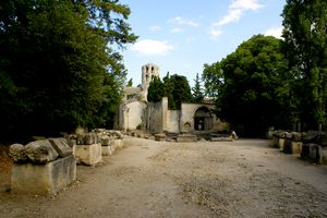 Arrivée à l'église Saint-Honorat