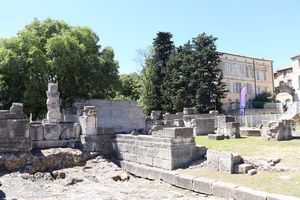 Fouille au sud du Théâtre Antique