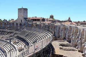 Sur la tour : clochers d'autres monuments religieux
