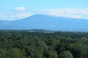 Le Mont Ventoux à l'horizon