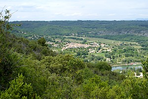 Zoom sur le village de Quinson