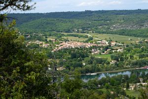 Vue sur le village de Quinson