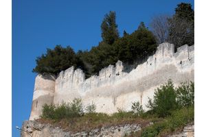 Remparts du château du 11e s.