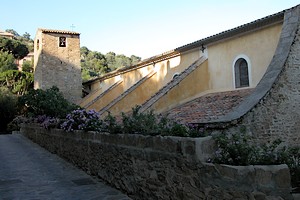 Derrière l'église
