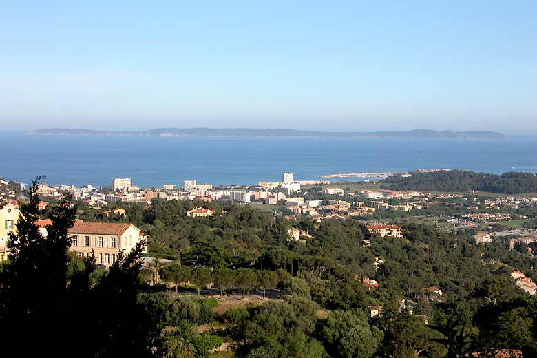 Île de Porquerolles à l'horizon