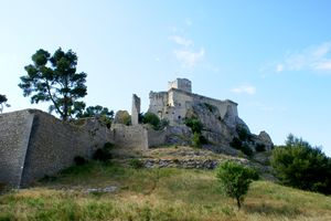 Au pied du château fort
