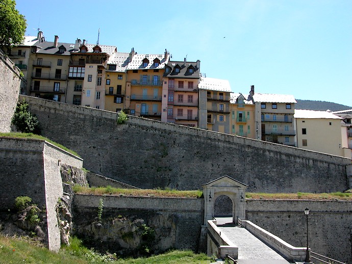 Briançon (Hautes-Alpes) - Ville Haute vers la porte d'Embrun