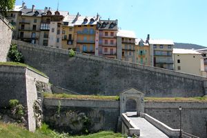 Ville Haute vers la porte d'Embrun