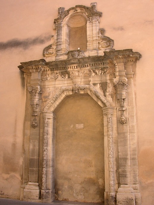 Carpentras (Vaucluse) - Une ancienne porte