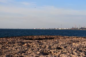 Ville de Port-de-Bouc à l'horizon