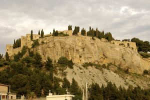 Zoom sur le château de Cassis