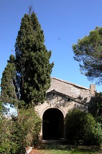 Face à la chapelle Saint-Jacques