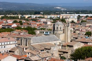 Vue sur la cathédrale Saint-Véran