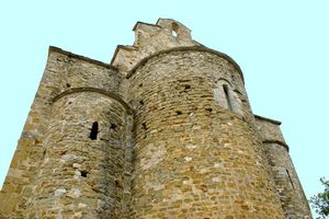 Au pied de la chapelle