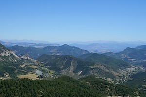 Zoom en direction des Alpes (descente vers Eyguians)