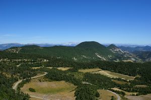 Vue en direction des Alpes (descente vers Eyguians)