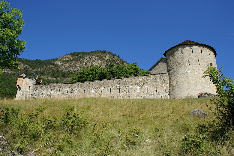 Colmars (Alpes-de-Haute-Provence) - A pied de remparts du Fort