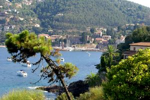 Zoom sur Théoule-sur-Mer et sur son château