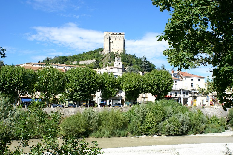 Crest (Drôme) - La ville au bord de la Drôme