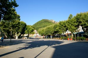 Sur la place Charles-de-Gaulle