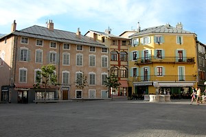 Sur la place